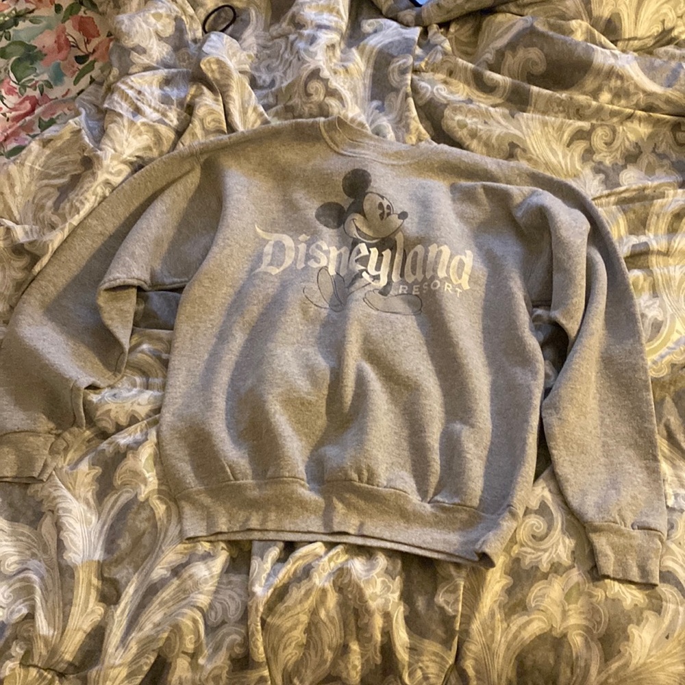 disney crewneck great condition